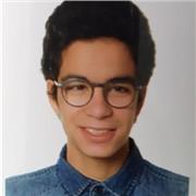 Estudiante de bachillerato imparte clases de asignaturas diversas a todas las edades